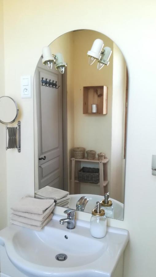 Le Mas De Carrie Bed and Breakfast Parisot  Exteriör bild