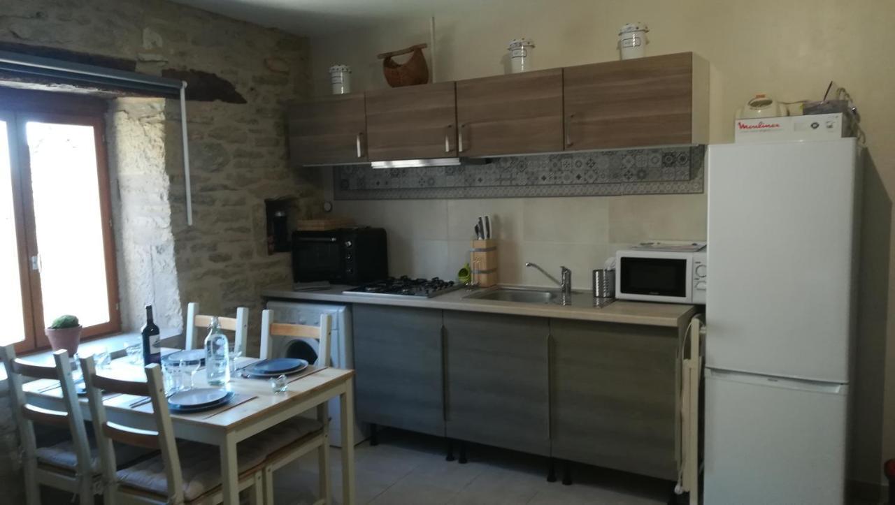 Le Mas De Carrie Bed and Breakfast Parisot  Exteriör bild