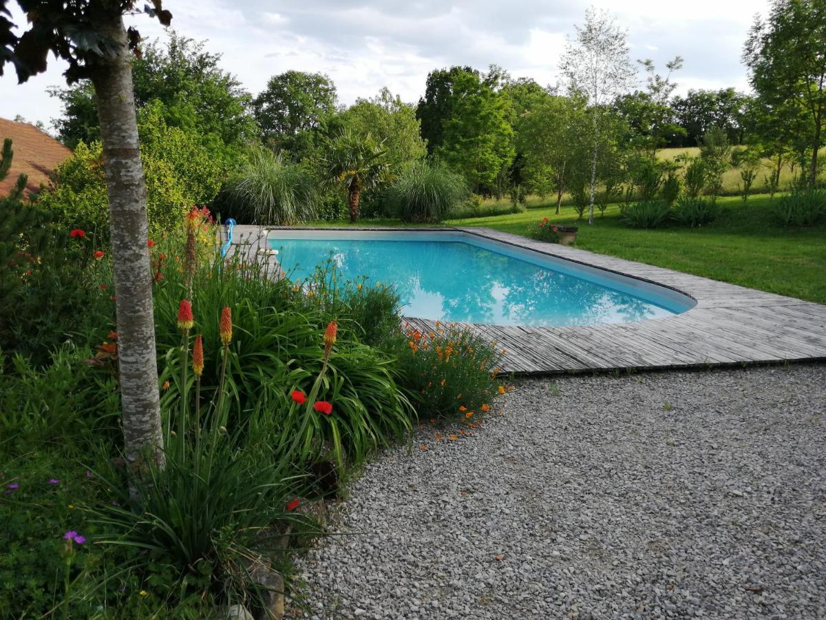 Le Mas De Carrie Bed and Breakfast Parisot  Exteriör bild