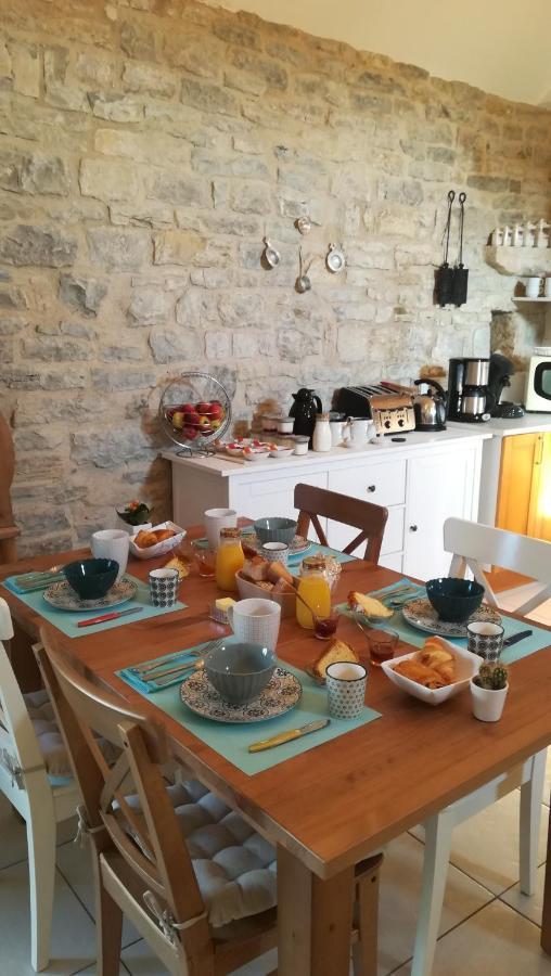 Le Mas De Carrie Bed and Breakfast Parisot  Exteriör bild